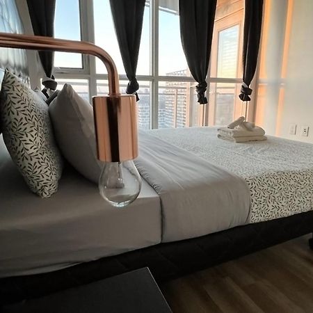 Stunning Luxurious Lakeview Condo By Cn Tower Toronto Esterno foto